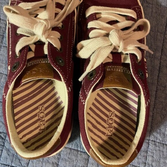 Taos Canvas Starburst Sneaker Burgandy Maroon EUC Size 8 - Picture 3 of 4